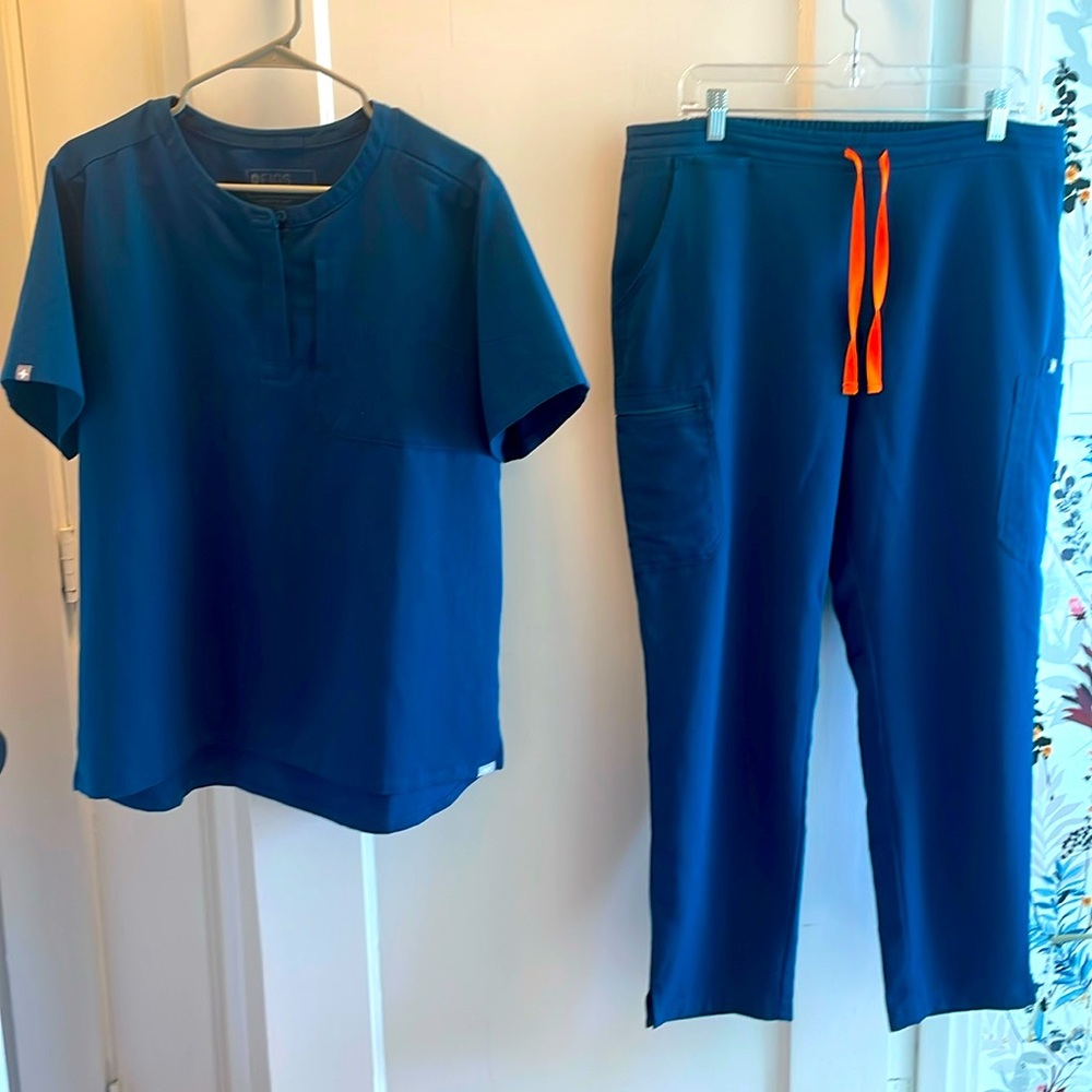 Figs Women’s XL Scrub set
